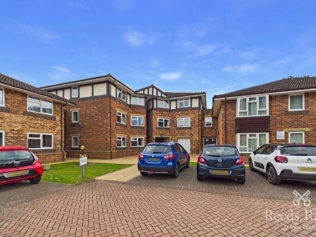 Flat for sale in Haxby, York