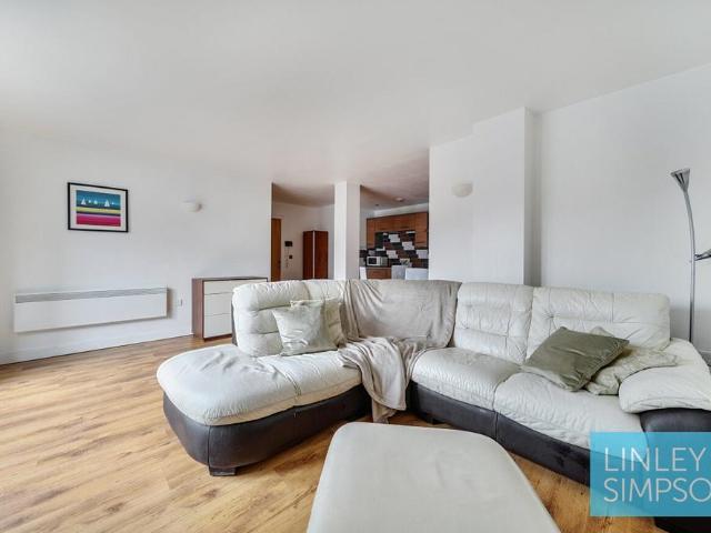 Flat for sale in West Yorkshire