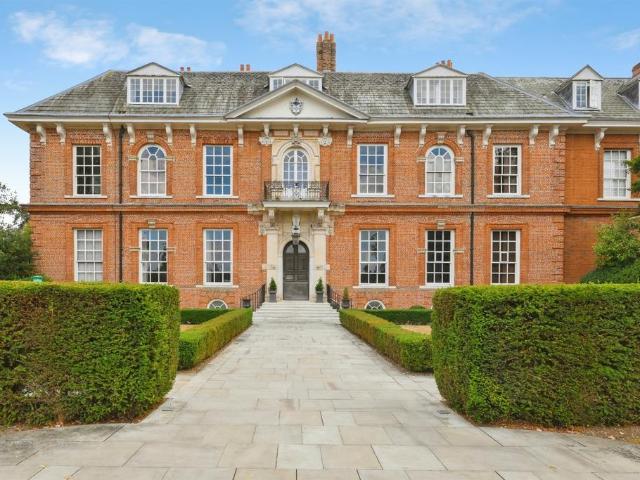 Flat for sale in Hertford, Colliers End