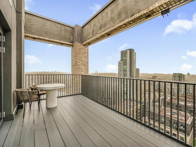 Flat for sale in Stamford Hill, Greater London