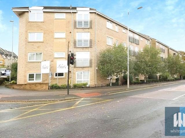 Flat for sale in Lindley, West Yorkshire