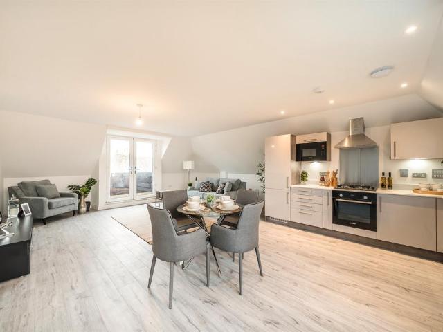 Flat for sale in London Borough of Merton, Merton Park