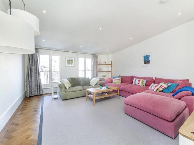 Flat for sale in Seven Dials, Bloomsbury