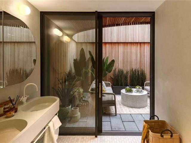 Flat for sale in Isle Of Dogs, Greater London