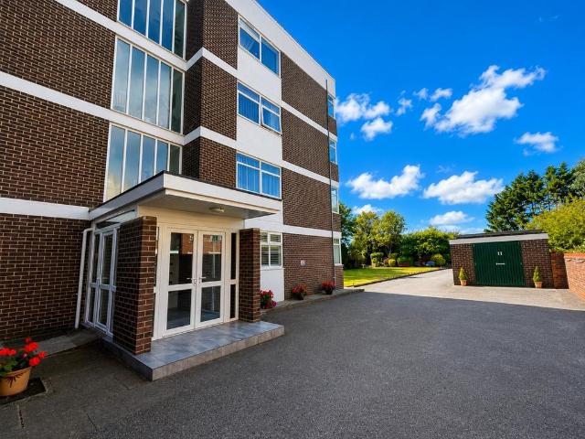 Flat for sale in Marshside, Southport