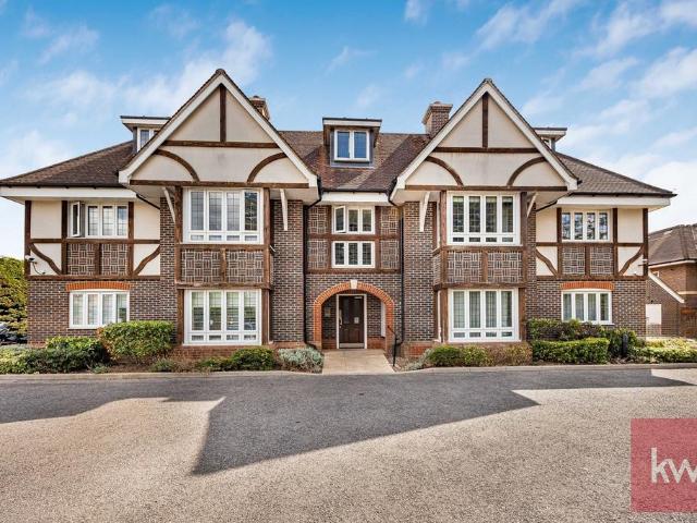 Flat for sale in Bray Wick, Maidenhead