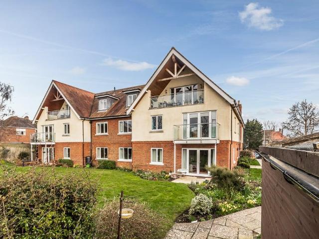 Flat for sale in Withycombe, Budlake