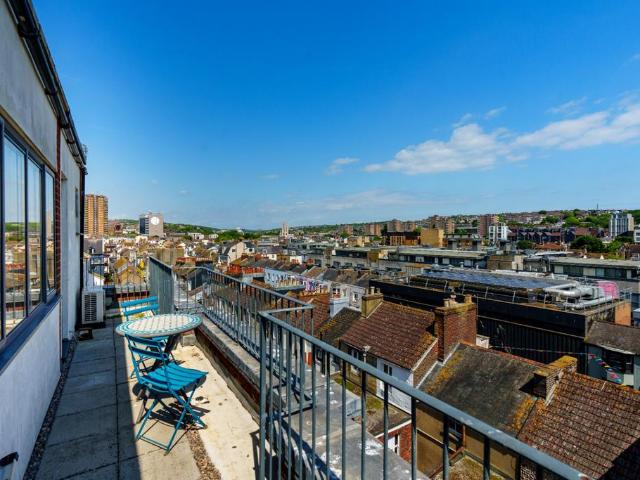 Flat for sale in Round Hill, Brighton & Hove