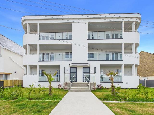 Flat for sale in Folkestone, Kent