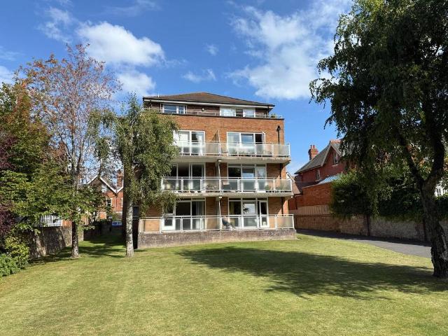 Flat for sale in Eastbourne, East Sussex