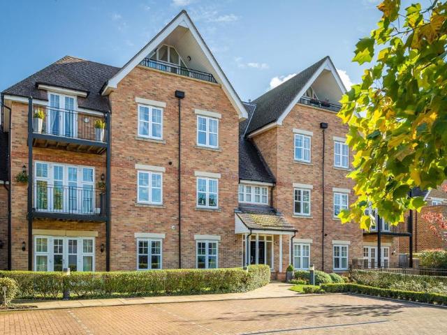Flat for sale in Gerrards Cross, Denham