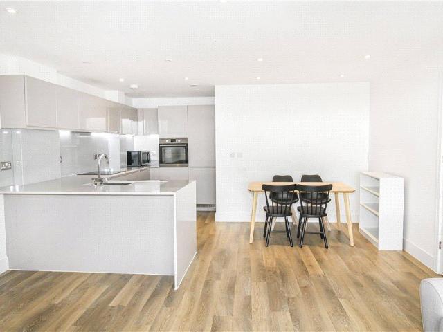 Flat for sale in London Borough of Merton, Merton Park