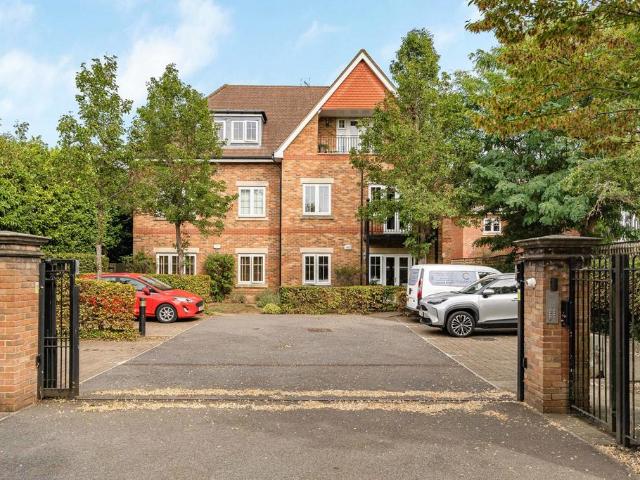 Flat for sale in Cobham, Elmbridge