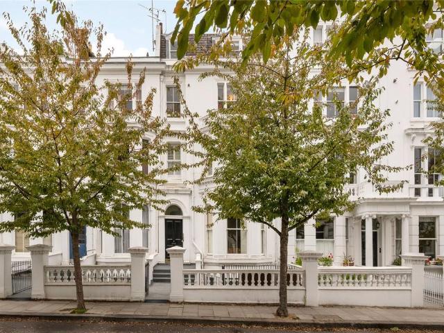 Flat for sale in Kensington, Cat Hill
