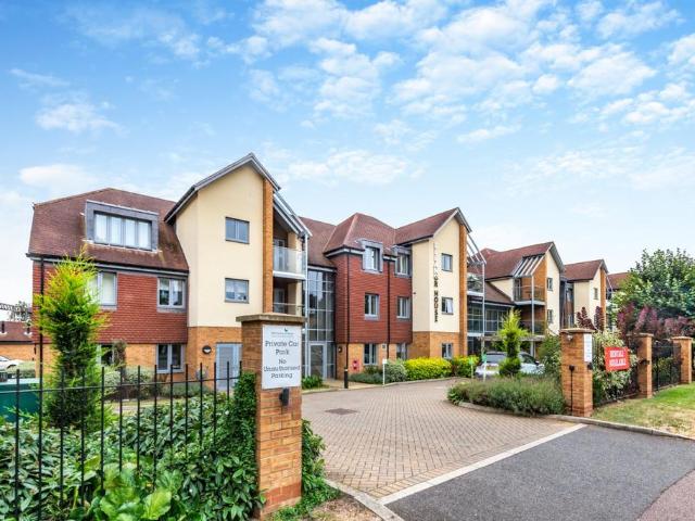 Flat for sale in St Albans, Five Acres