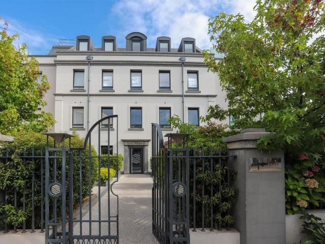 Flat for sale in St Helier, Greater London