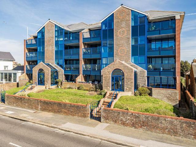 Flat for sale in Lee-on-the-Solent, Middlecroft