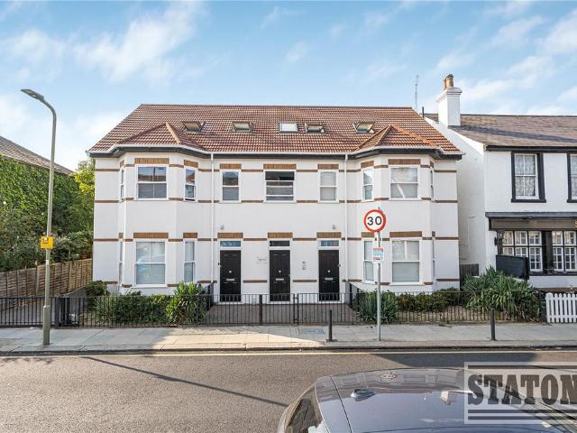Flat for sale in High Barnet, Greater London