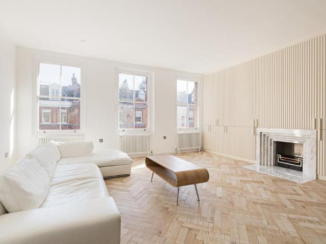 Flat for sale in Brompton, Greater London