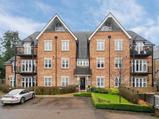 Flat for sale in Buckingham, Gerrards Cross