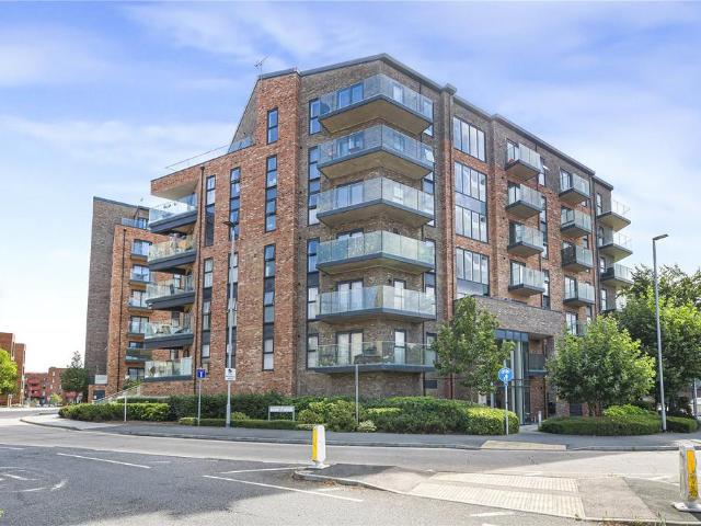 Flat for sale in Monks Orchard, Kent