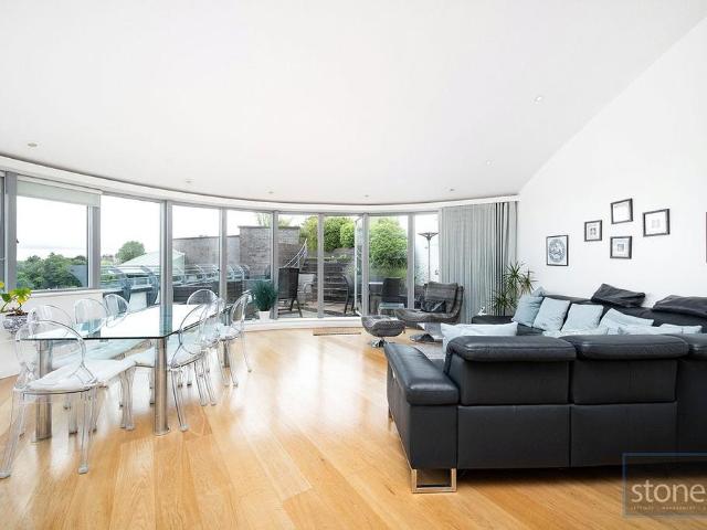 Flat for sale in West Hampstead, Greater London