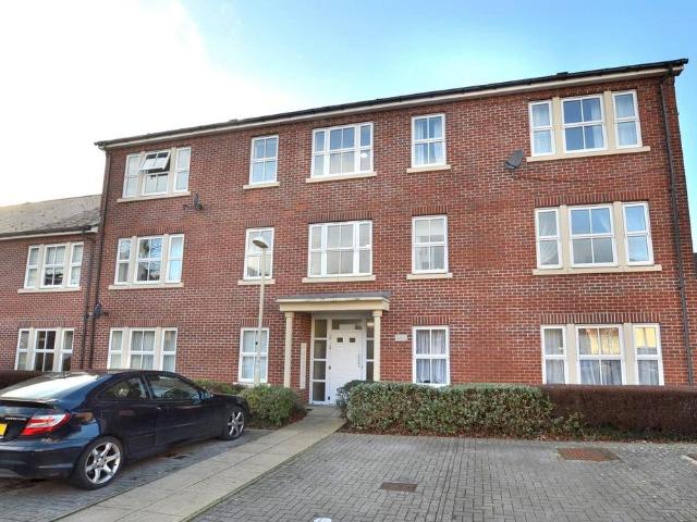 Flat for sale in Wotton Pitch, Gloucester