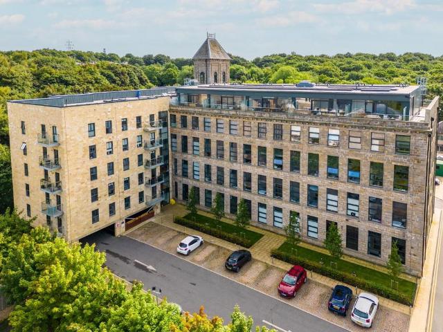 Flat for sale in Horsforth, West Yorkshire