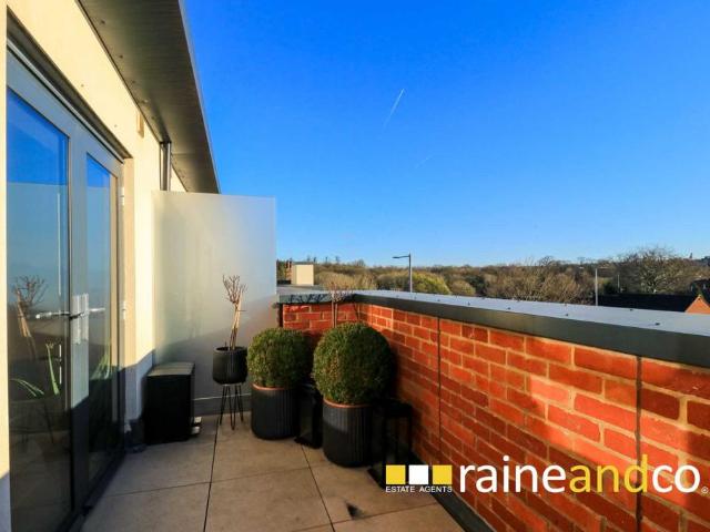 Flat for sale in Hatfield, Fretherne
