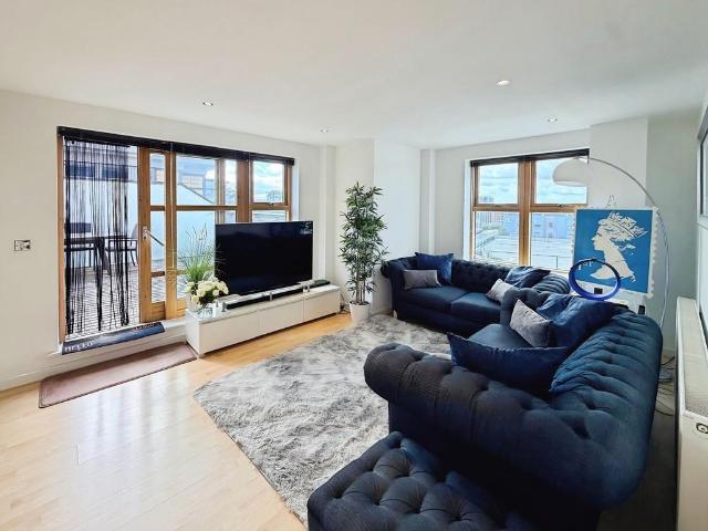 Flat for sale in West Yorkshire