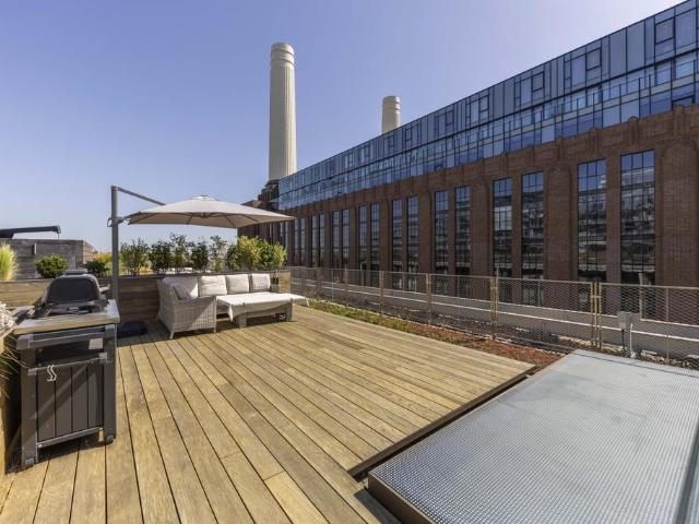 Flat for sale in Nine Elms, Greater London