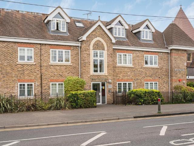 Flat for sale in Egham Hythe, Runnymede