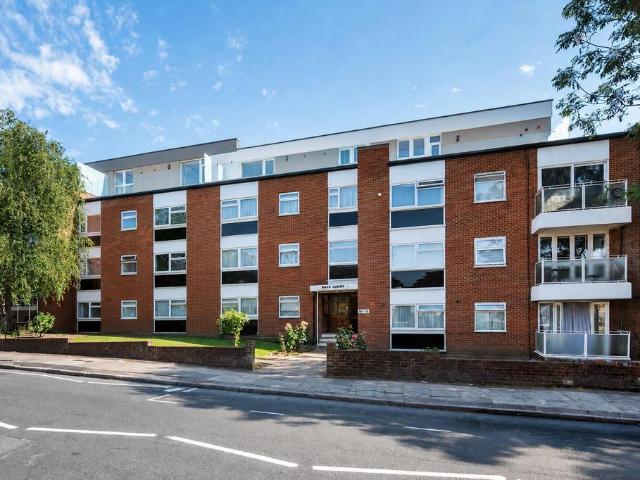 Flat for sale in The Hale, Greater London