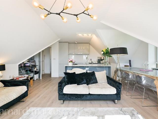 Flat for sale in West Ewell, Ewell