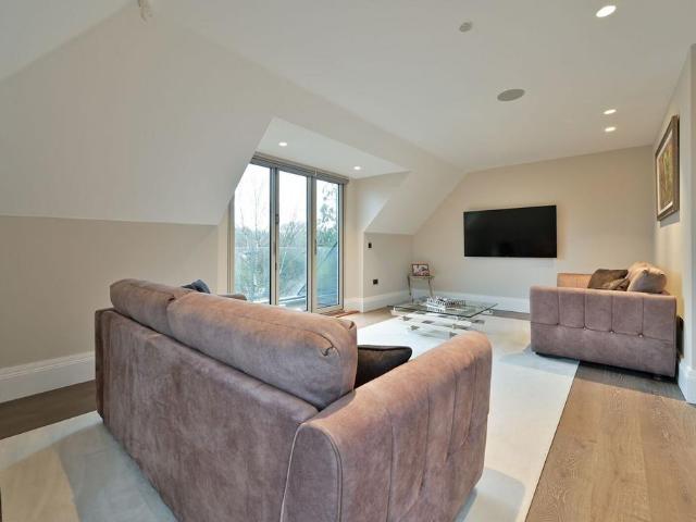 Flat for sale in Bushey Heath, Hertsmere