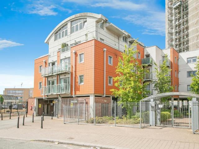 Flat for sale in Stoke, Ipswich