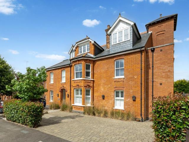 Flat for sale in Roundwood, Five Acres