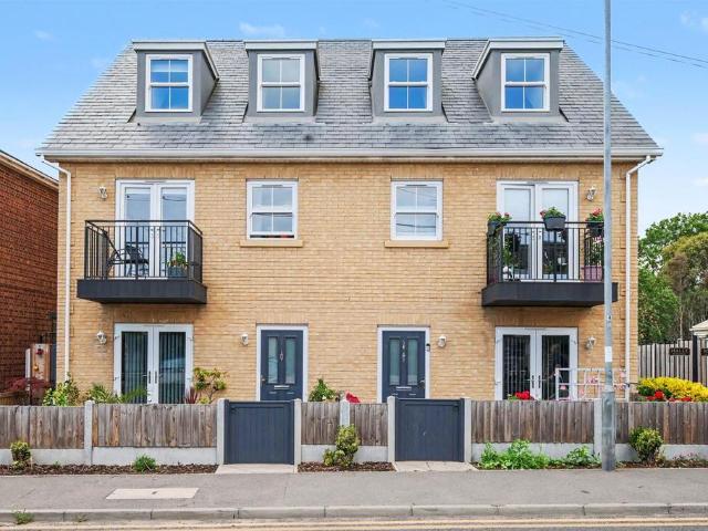Flat for sale in South Benfleet, Essex
