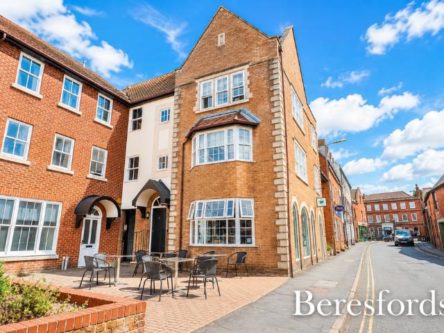 Flat for sale in Chipping Hill, Essex