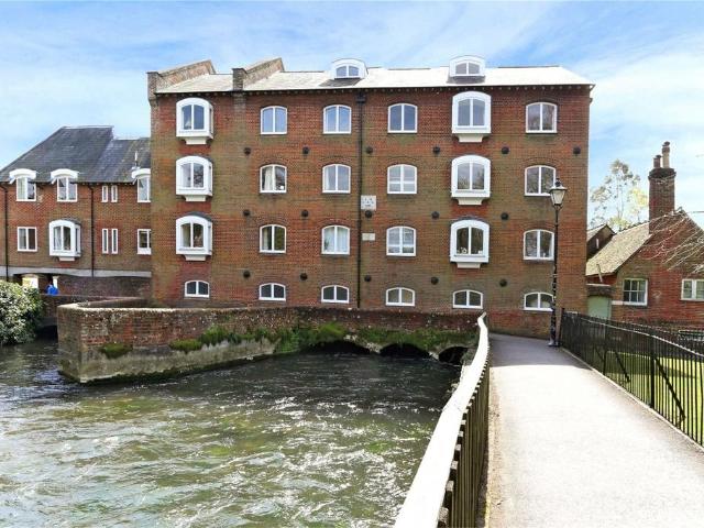 Flat for sale in Hampshire