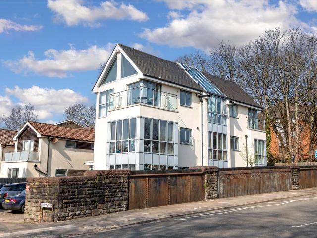 Flat for sale in Penylan, Cardiff