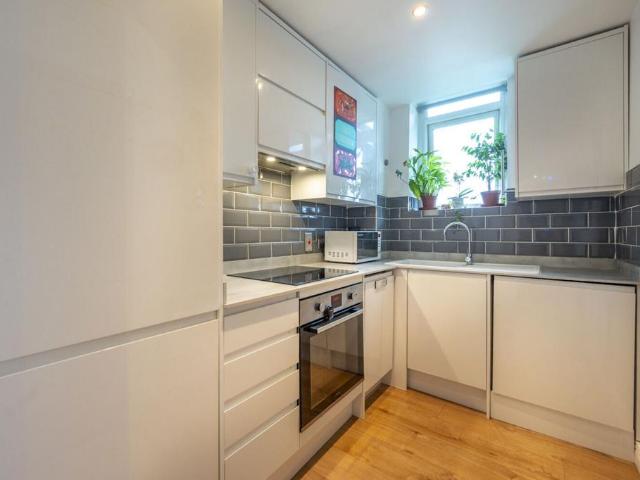 Flat for sale in Stratford Marsh, Greater London