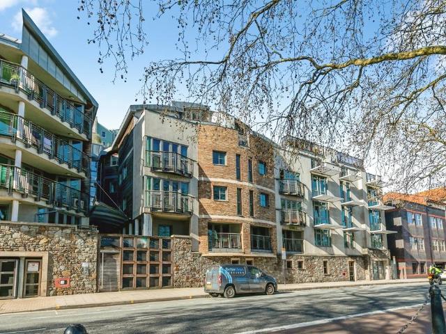 Flat for sale in Spike Island, Feckenham