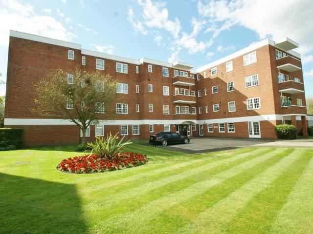 Flat for sale in Gerrards Cross, Denham