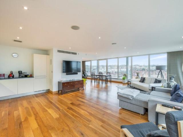 Flat for sale in Belsize Park, Greater London