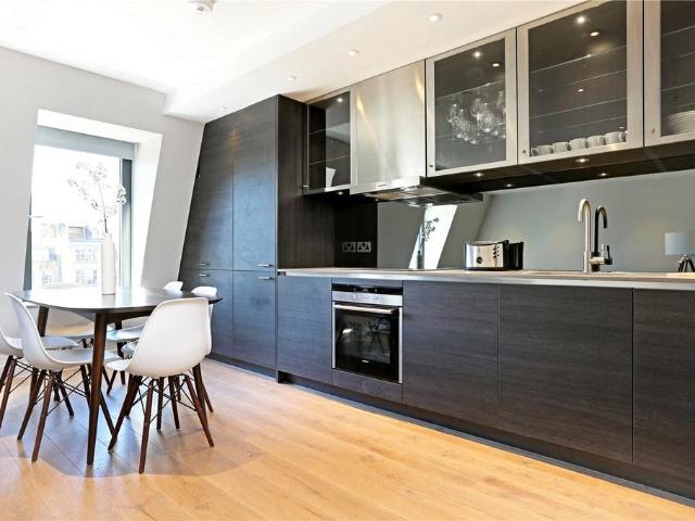 Flat for sale in Holborn, Greater London