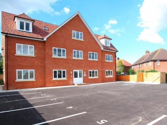 Flat for sale in The Bridge, Kent