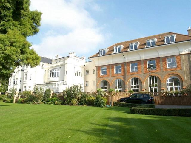 Flat for sale in New Barnet, Greater London