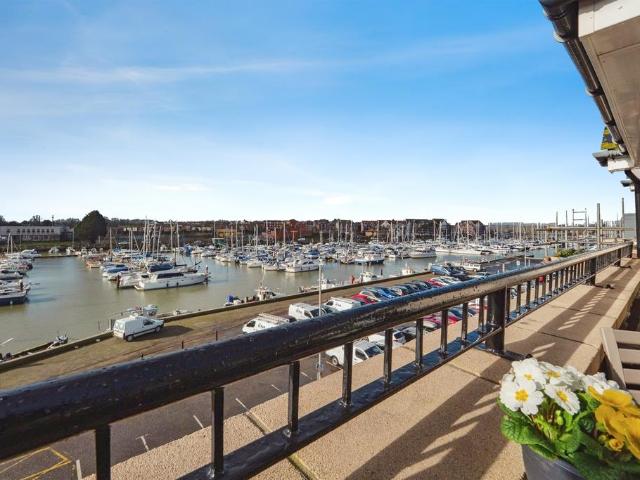 Flat for sale in Weymouth, East Dorset