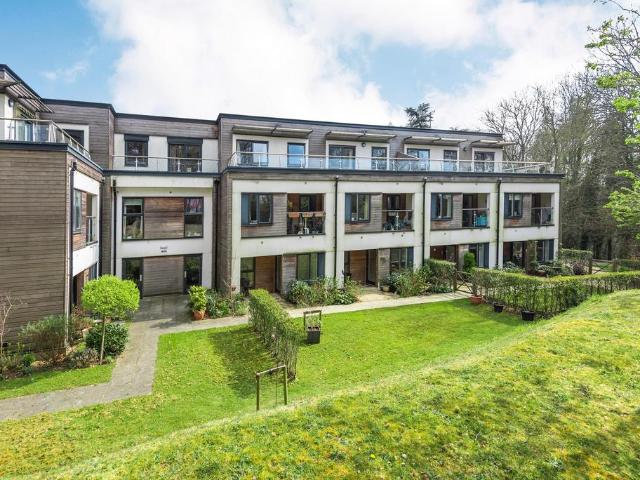 Flat for sale in Great Stoatley, Fole